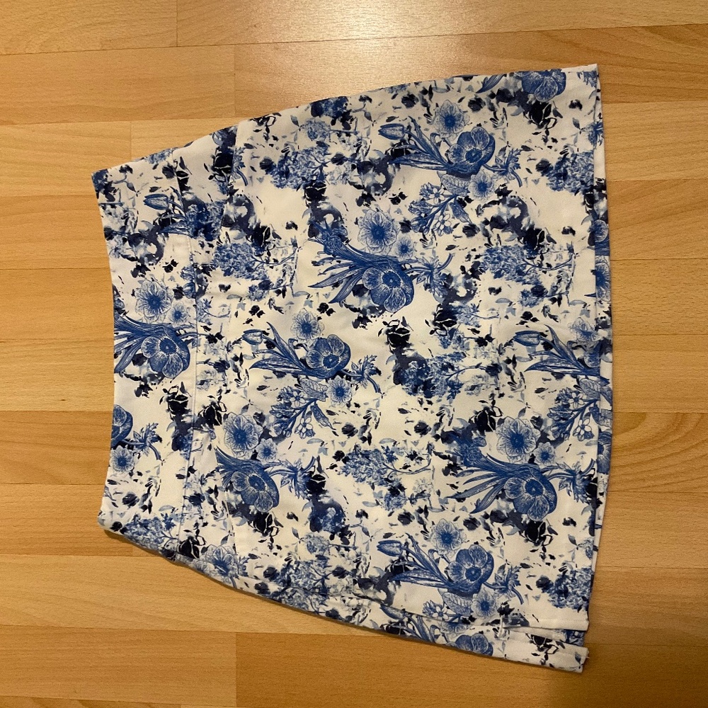 Lady Hagen 17” golf skort, NWOT, took off the tag, but never wore. Very pretty.